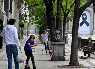 خبرنگاران بازگشت شادی های بچگانه به خیابان های اسپانیا