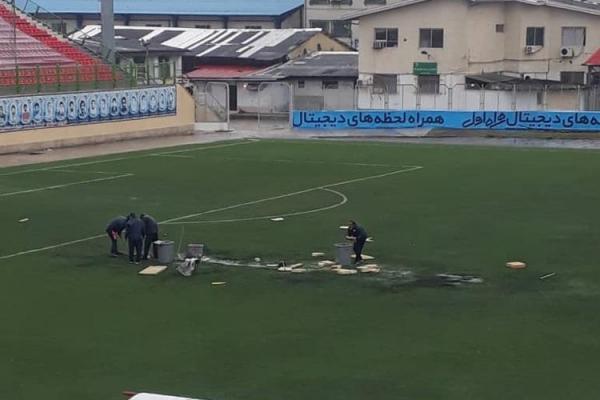 جمع آوری آب از زمین نساجی با اسفنج!