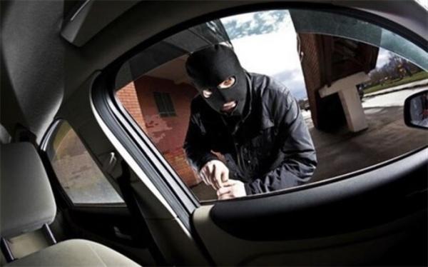 دستگیری دزد محتویات خودرو با 22 فقره سرقت در شهریار