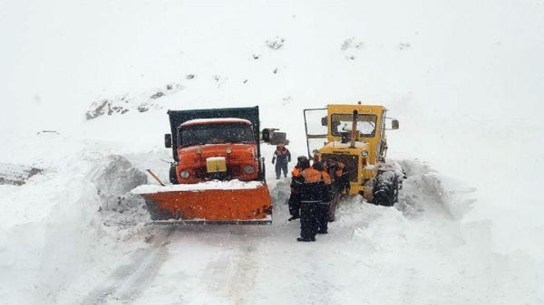 برف و کولاک راه ارتباطی 52 روستای کردستان را بست