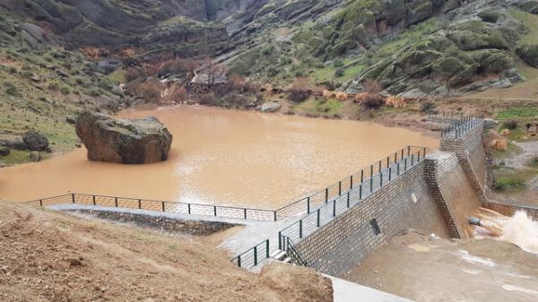 انجام عملیات آبخیزداری در 13 هزار هکتار و اعتبار 33 میلیارد انجام عملیات آبخیزداری در 13 هزار هکتار و اعتبار 33 میلیارد تومان در لرستان